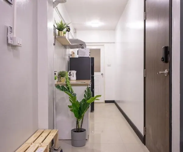 T1 Large Full Kitchen 100m. To Bts